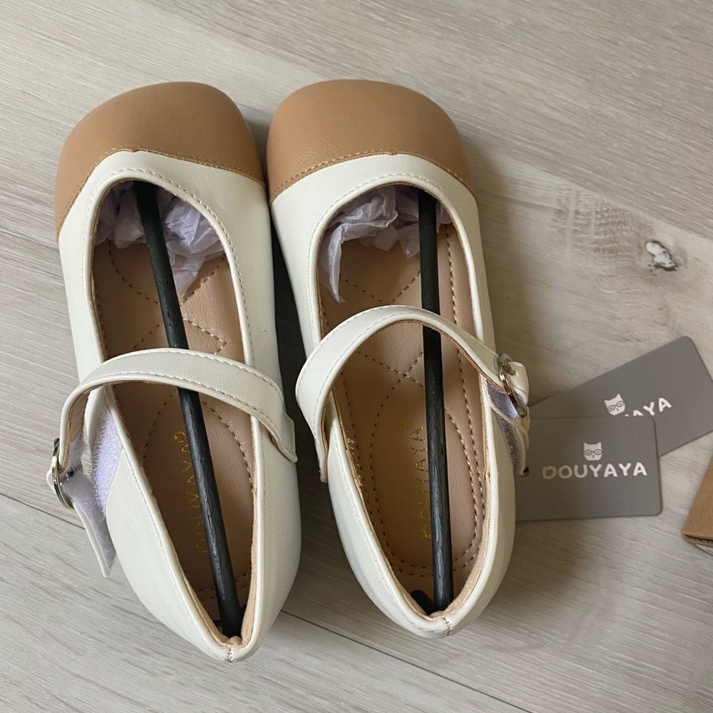 Douyaya‎ baby shoes size 27 (US 10) NWT in box cream/tan